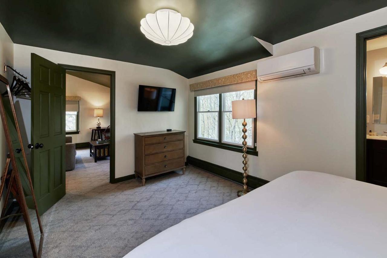 The Whitlock Hotell Lenox Exteriör bild