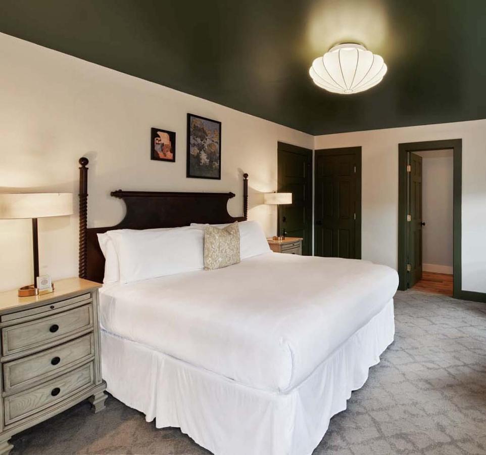 The Whitlock Hotell Lenox Exteriör bild