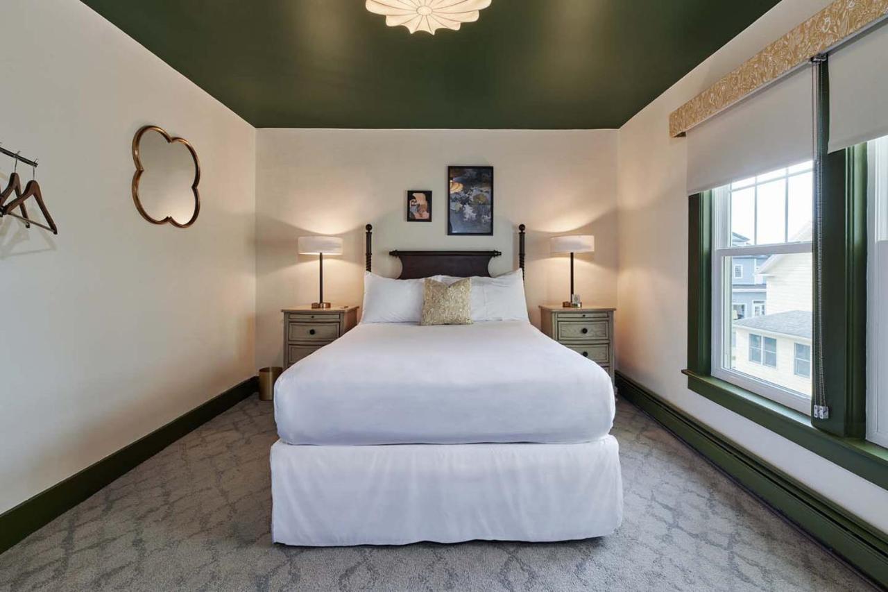 The Whitlock Hotell Lenox Exteriör bild