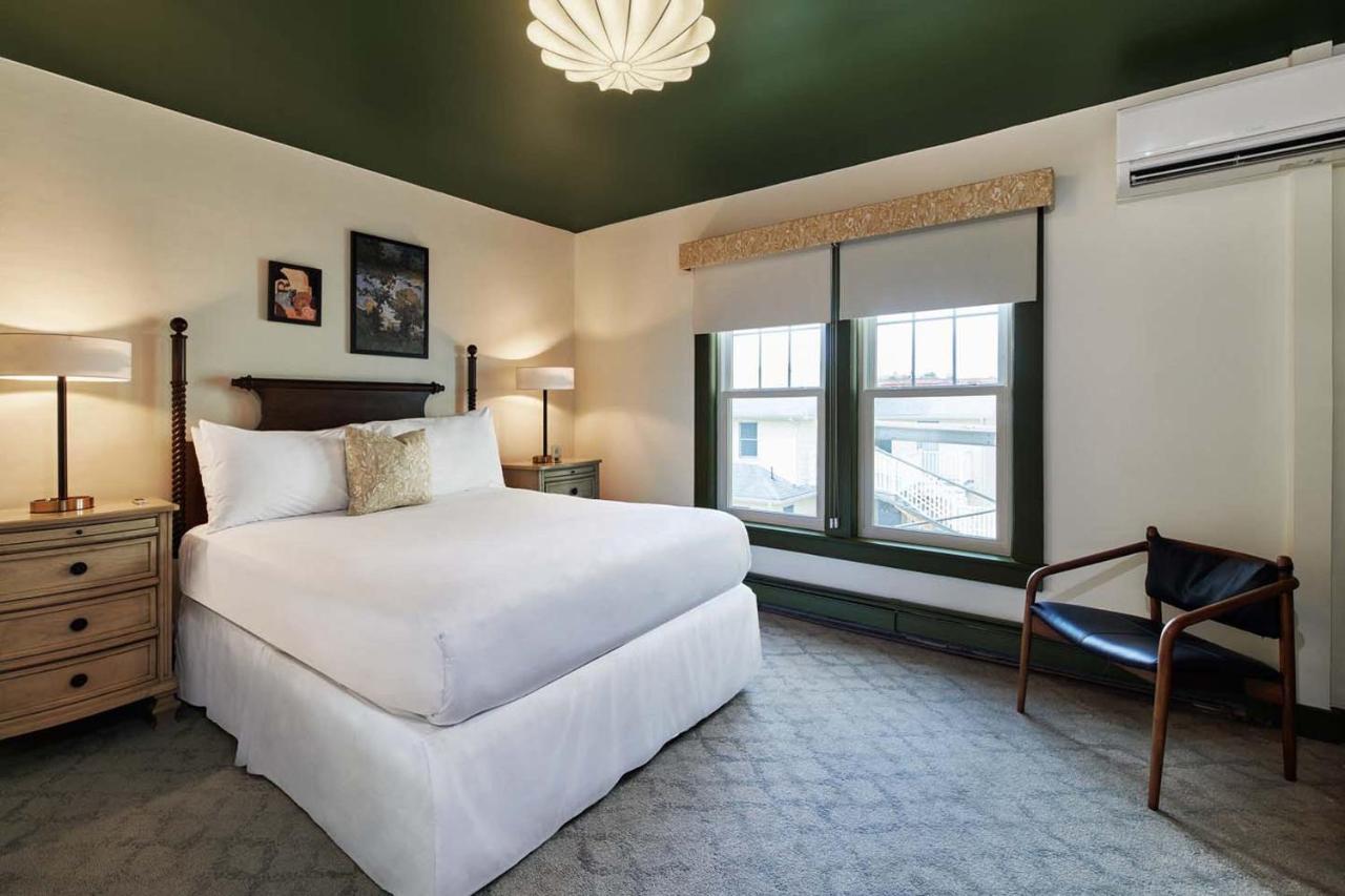 The Whitlock Hotell Lenox Exteriör bild