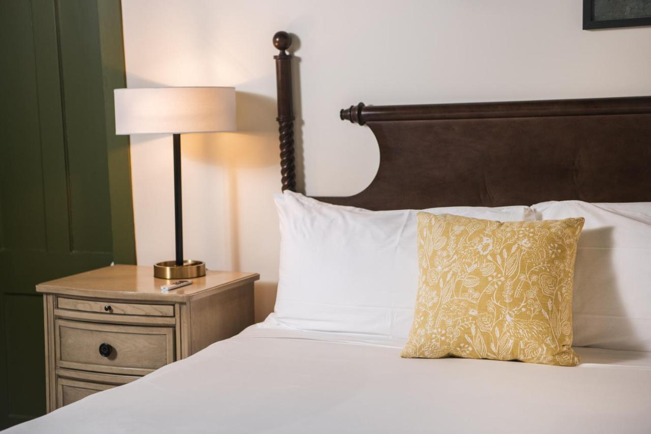 The Whitlock Hotell Lenox Exteriör bild
